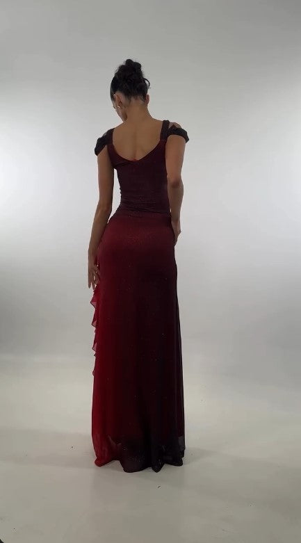 Hermoso vestido de fiesta largo de gasa roja ombré con escote en V y tirantes finos de Weitese